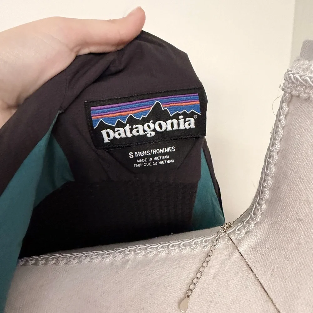 Patagonia Teal and Black Vest It also fits a women's size M